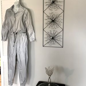 Women’s 2 Piece Jogger/ Casual Wear. Gray. Size Medium.